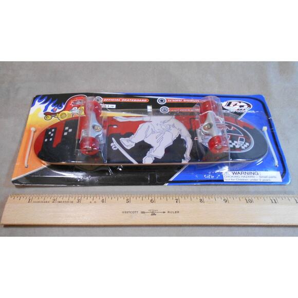 2001 Fast Track Collectible Skater Cityscape Skateboard 10.5" Hand Board New - Picture 2 of 4